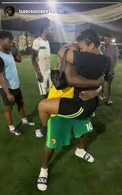 Bordeaux's kalu collapses, returns to game. Super Eagles Player Isaac Success Proposed To His Girlfriend To Marry Him Sportsday