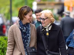Sarah Paulson And Holland Taylor S Relationship Timeline Insider In 2020 Holland Taylor Celebrity Couples Sarah Paulson