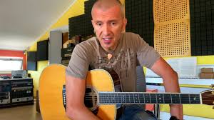 Vasco rossi tabs, chords, guitar, bass, ukulele chords, power tabs and guitar pro tabs including ce chi dice no, come stai, albachiara, gli angeli, canzone. Vasco Rossi Adesso Che Tocca A Me Gli Accordi E La Ritmica Youtube