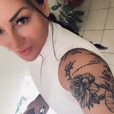 Schody do mojego gabinetu..nigdy mnie nie męczą🙂wbiegam po nich nawet w  szpilkach🙂 żeby robić to co kocham. Zapraszam na zabiegi volumeryczne  według kodów Mauricio de Maio Produktami Juvederm✨