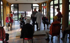 Cauti un camin de batrani in bucuresti? Camine De Batrani Aziluri Batrani Centre Ingrijire Varstnici Camine De Batrani Centrurezidentialbran