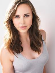 Samantha Hill's Instagram, Twitter & Facebook