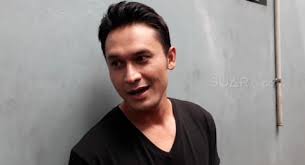 Koleksi video indra l brugman terbaru. Honornya Kecil Indra Bruggman Tinggalkan Dunia Sinetron