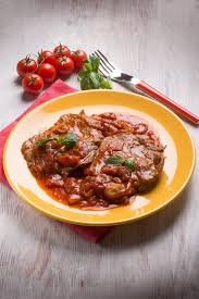 Escalopes De Veau A La Tomate Une Recette Simple Le Soleil Dans L Assiette Escalopes De Veau Recettes De Cuisine Recette