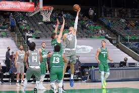 Is shooting just seven percent from deep, and 20 percent from the field with no clippers player scoring in double figures in the first half. Clippers Split Week S Series Against Mavericks After Losing 105 89 Clips Nation