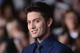 Who Is Jared The Bartender On 'Finding Carter' Season 2? Actor Jackson  Rathbone's Character Could Cause Trouble