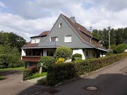 Darunter sind 45 wohnimmobilien und 14 gewerbeimmobilien. Haus Zum Verkauf 51645 Gummersbach Mapio Net