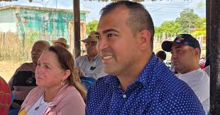 Mara se organiza pa' cambiar su destino! ⚡💙 El candidato a la Alcaldía de  Mara, Erwin Delgado, junto a Nora Bracho, presidenta de UNT Zulia y Zulay  Medina, secretaria de organización, afinó