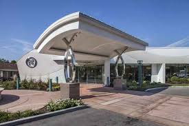 Staying safely independent whether you live in assisted living or skilled nursing is our number one goal. Delmar Gardens On The Green In Chesterfield Mo Reviews Complaints Pricing Photos Senioradvice Com