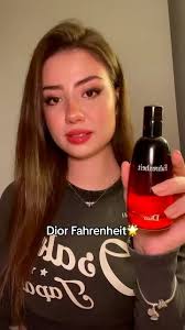 Kendinden emin, özgür kadının kokusu. Güçlü karakterdeki oryantal  özelliğine rağmen bir o kadar da şaşırtıcı derecede ferah. Özgür ve cesur  bir kadının özü. Kadınsı, şehvetli, eterik oryantal.,COCO MADEMOISELLE,  Gabrielle Chanel'in sıradışı kişiliğinden