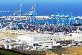 Le Port De Tanger Med Assure Plusieurs Liaisons Regulieres Desservant Plus De 130 Ports Dans Le Monde Dote D Equipement Morocco Tangier Strait Of Gibraltar