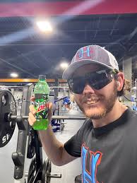 DOUNTAW MOUNTAIN DEW TO DISCONTINUE FOUR SODAS 通n MOUNTRAY DeW MOUNTAIN DEW  IS . Kroger K Hy MOUNEA DeW PURPLETHUNDES PURPLE THUNDES BERRY PLUM श0 ARE  STORE SPECIFIC . MAVERIK ٨ Kum&Go