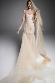 Born june 27, 1949) is an american fashion designer based in new york city. Vera Wang Bride Archives Farah Novias