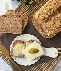 In nur 20 minuten kannst du dieses brot ganz einfach und gelingsicher nachbacken. Einfaches Brotbacken Saftiges Mischbrot Mit Vielen Kornern