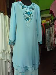 Sanggar nusantara dot com jakarta sewa baju melayu di jakarta hub telepon 085211711318 atau 087776761152 dan 08129704633 di 2020. 20 Inspirasi Baju Kurung Moden Warna Biru Laut Contoh Baju