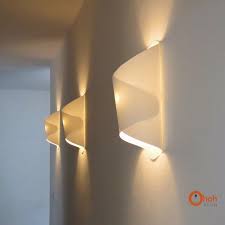 Papierne Wandlampe Zum Selbermachen Papierlampen Wandlampe Wandlampen Wohnzimmer