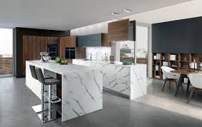 Ilot cuisine avec le banc pour soutenir les matériaux de cuisine; L Interview Du Pro Comment Concevoir Son Ilot Central