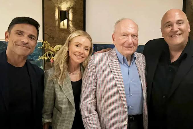 Kelly Ripa and Mark Consuelos Give Rare Update on Former “Live” Mainstay  Art Moore After Reuniting for Dinner