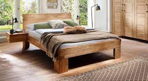 Ein bett ist im schlafzimmer wohl das mit abstand wichtigste möbelstück. Vollholzbett Aus Geolter Wildeiche In Kubischem Design Pasja