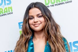 The heart wants what it wants and, personally, my heart wants selena gomez's hair. Selena Gomez Debuts Long Blunt Bob Haircut At The Amas Photos Allure