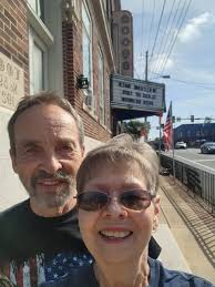 How to take a selfie with correct background?