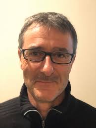 Bonjour à tous, nous vous présentons Pascal RICHARD. Âge : 48 ans.  Professeur d'anglais pendant 20 ans au collège St Jean de Bagnols/Cèze, je  suis venu m'installer à St Victor après l'obtention