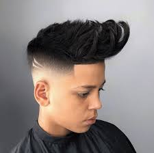 Estos tipo de corte de pelo con entradas y sus peinados para los hombres hacen que no sea tan dramática la mayoría etapa de pérdida del cabello. Cortes De Pelo Hombre Degradado En Pico