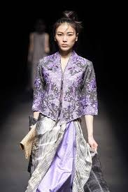 Pin By Niken Rahendrawan On Batik Kebaya In 2020 Indonesia Fashion Fashion Indonesia Fashion Week