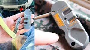 Put a small line of oil or water down the middle of the stone. Smith S Knife Sharpeners How To Use Smith S Pocket Pal Knife Sharpener Youtube