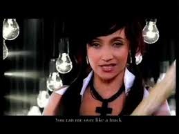 Při nedělním natáčení filmu zdeňka trošky babovřesky, v kterém bílá a tak jim pak jako poděkování rozdala své šperky. Lucie Bila Esemes Youtube Choker Necklace Pearl Necklace Necklace