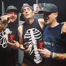 But what some might not know is hoppus and gaskarth have a band of their own — simple. Blink 182 Tribute Band Blank 281 Startseite Facebook