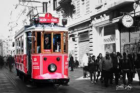 Istiklal Caddesinin Son Hali Ve Degismeyen Simgesi Nostaljik Tramvay Cokca Cekilen Bu Simge Fotografa Bir Ekleme De Benden Ols Fotograf Fotografcilik Istanbul