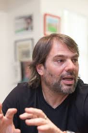 ESE AUTITO DE JUGUETE (Una biografía en curso)