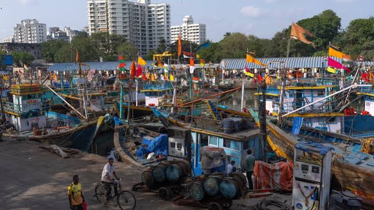 Mumbai's historic dock quietens as fuel crisis chokes fishing trade | Oil and Gas News | Al Jazeera