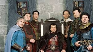 The sequel on the big screen to the cult series of alexandre astier, an offbeat version of the legend of the knights of the round table. Sorties Loisirs Video Cinema Le Trailer Du Premier Volet De Kaamelott Devoile La Provence