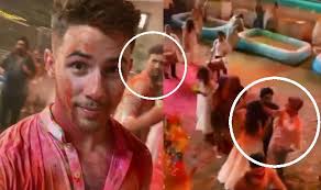 The 'uri' actor arrived at katrina's residence at 3:30 in the afternoon and left from there by 8:30 pm. Vicky Kaushal Katrina Kaif Look Inseparable At Isha Ambani S Holi Party These Videos Are Proof India Com