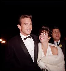 Warren beatty — este artículo o sección necesita referencias que aparezcan en una publicación acreditada, como revistas especializadas, monografías, prensa diaria o páginas de internet fidedignas. Book Review Star How Warren Beatty Seduced America By Peter Biskind The New York Times