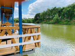 Acest resort cu căsuțe plutitoare se află în satul doaga, la 25 de kilometri distanță de focșani. Zaga Zaga Lodge Reviews Vrancea County Romania Tripadvisor