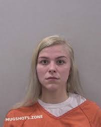 Daisy Wingard's Instagram, Twitter & Facebook