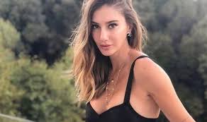 Şeyma subaşı açıklamasında eğer yüzük fiyatını dolar olarak yazsaydınız belki bir tık yaklaşırdınız. Seyma Subasi Ndan Dolandirici Iddialarina Karsi Hamle