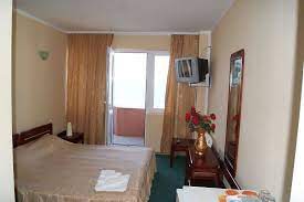 The venue is 1 km from the city centre and adjacent to sala regatului a martorilor lui iehova. Db Cu Vereder La Mare Vila Ilinca
