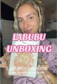 We get ready for 🎅🏼 now 🤝 #labubuthemonsters #keychain #popmart  #kidsbelike #labubuunboxing