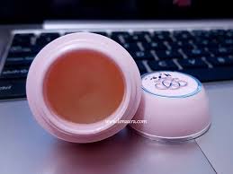 • lip balm ini memiliki banyak vitamin e dan minyak jojoba yang. Tendercare Oriflame Vs Lip Balm Wardah Review Singkat Welcome To Limaura Com