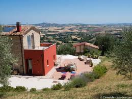Paysage de montagnes culminant à 2165 m d'altitude devenant collines près de la mer. Que Faire En Emilie Romagne Mes Idees De Visites Et Mes Bonnes Adresses Blog Voyage