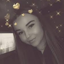 Ellie Tate's Instagram, Twitter & Facebook