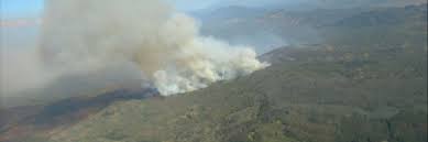 Una familia damnificada, 10 viviendas incendiadas y cerca de 7 mil personas evacuadas en el sector de los pinos, de la comuna de quilpué, se han producido por el incendio forestal que consume más. Dos Incendios Forestales Mantienen En Alerta Roja A Valparaiso Y Quilpue Diario La Quinta De Valparaiso