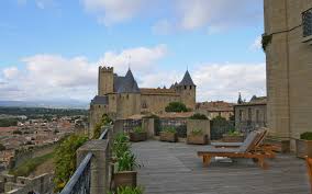 Cuisine traditionnelle, pizzéria au coeur de la cité médiévale de carcassonne, sur la place marcou où bien au frais des arbres du superbe jardin médiéval de 500 m2. Ein Hotel Mit Geschichte In Der Cite Von Carcassonne