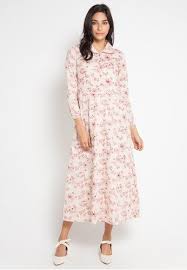 Baju muslim panjang untuk perempuan modis model terbaru ini sangat bagus dengan koleksi warna dan desain yang menarik dan terbaik. Tampil Bergaya Vintage Dengan 10 Rekomendasi Baju Muslim Bermotif Bunga