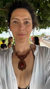 A beleza é você, menina. Arte e Beleza na Orla de Costa Azul. Biojoias  exclusivas produzidas por Deborah Furrer., #costaazul #orladecostazul  #biojoias #macrame #arteemmacrame