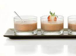 Pubblicato in dolci al cucchiaio, esotici, con cioccolato, con cocco, con confettura, con crema pasticcera, con frutta fresca, con yogurt. Dolce Al Cucchiaio Con Yogurt Fragola E Avocado Al Cacao E Cannella Terra Nuova